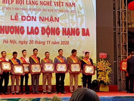 Lễ đón nhận Huân chương Lao động hạng Ba tại Hiệp hội Làng nghề Việt Nam
